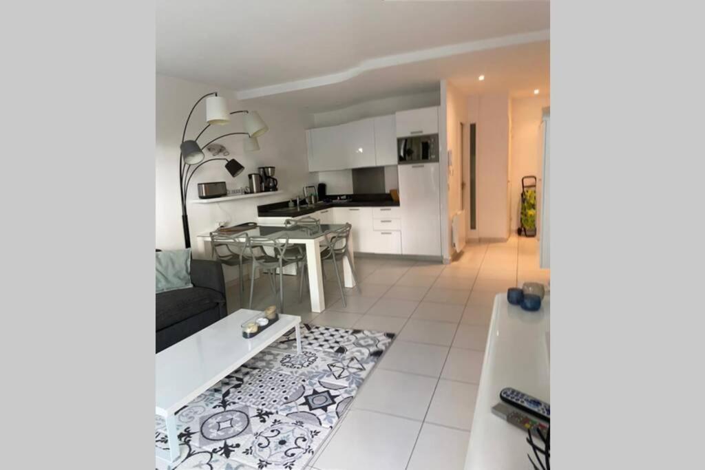 app Le Rocazur avec piscine et parking en bord de mer à 500M du centre ville Menton Exterior foto