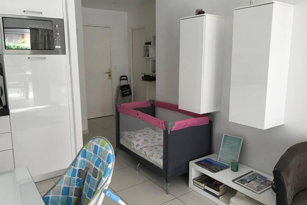 app Le Rocazur avec piscine et parking en bord de mer à 500M du centre ville Menton Exterior foto
