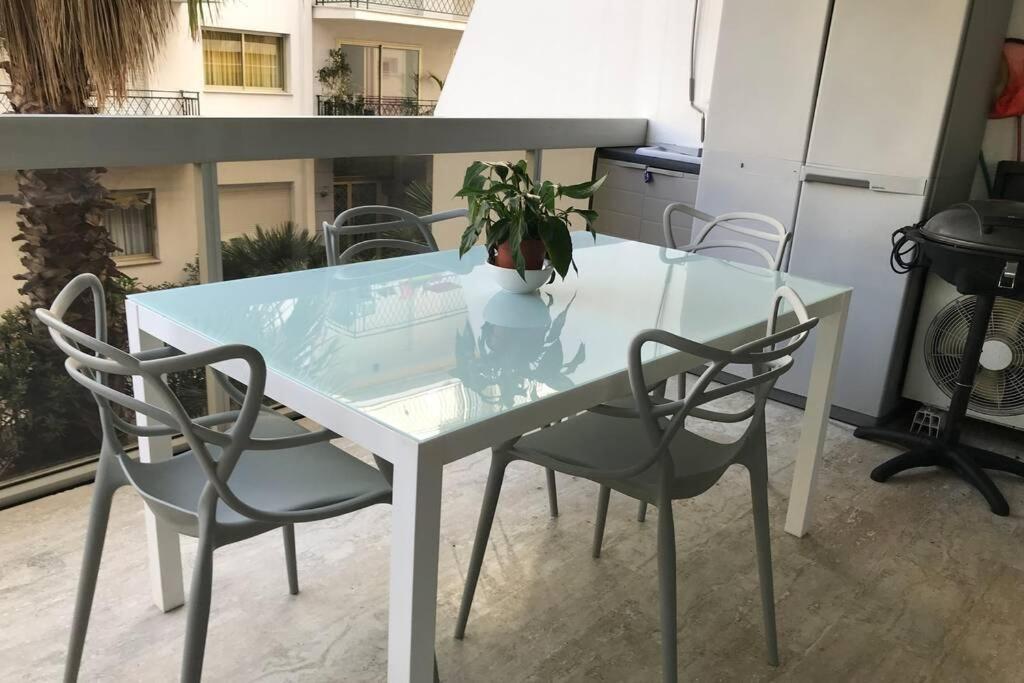 app Le Rocazur avec piscine et parking en bord de mer à 500M du centre ville Menton Exterior foto
