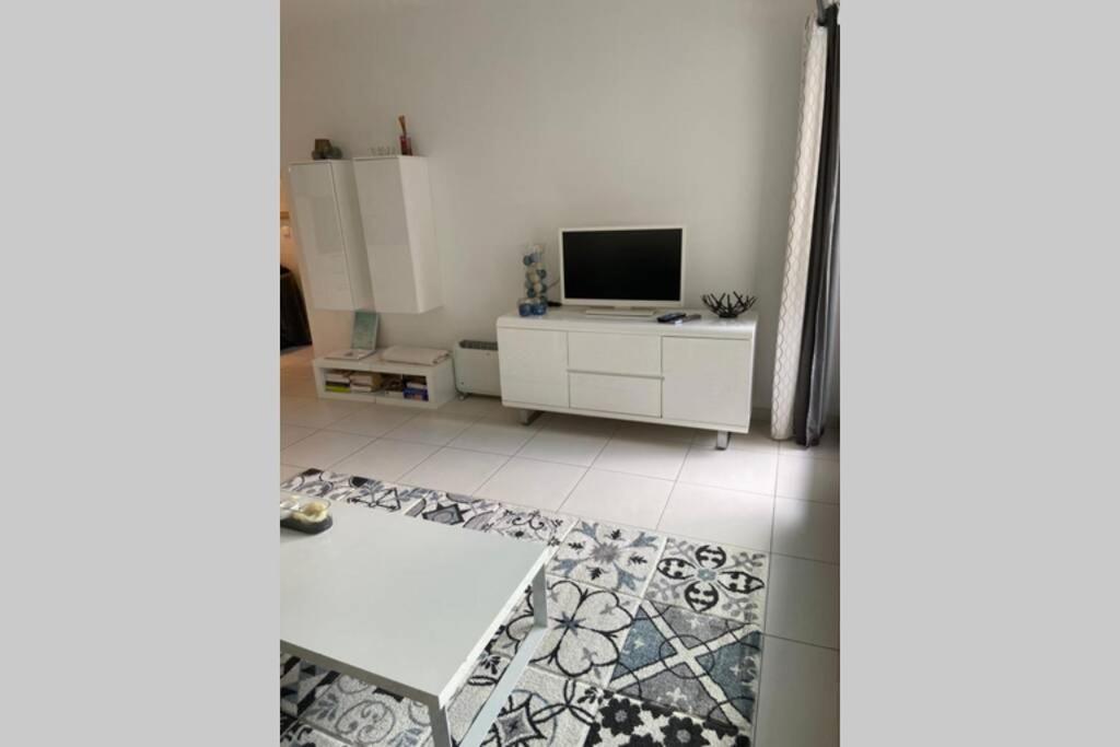 app Le Rocazur avec piscine et parking en bord de mer à 500M du centre ville Menton Exterior foto